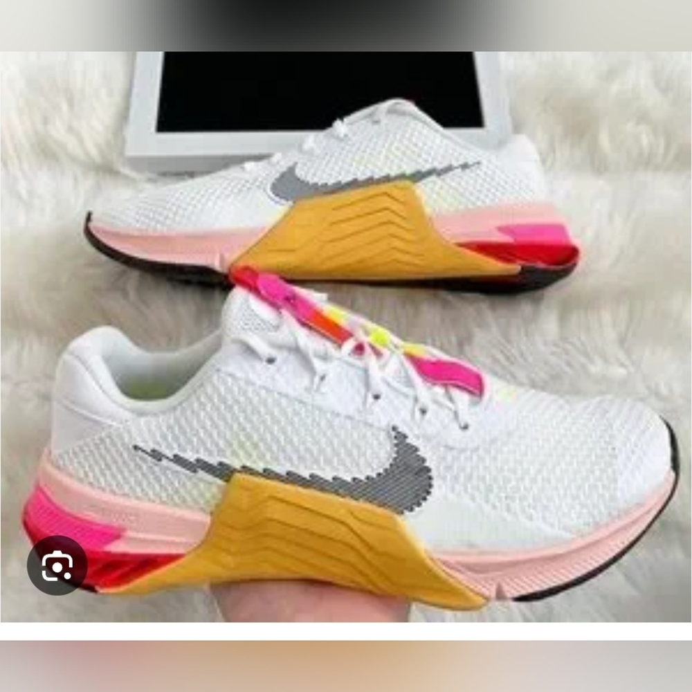 Size. 6.5 NIKE MECON 7 X RAWDACIUS Women's White and Pink Athletic Shoes